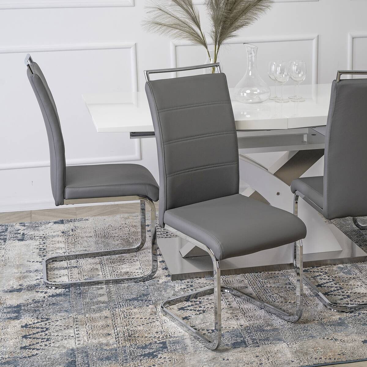 Stuhl LOCA grau Kunstleder B/H/T: ca. 43x102x54 cm