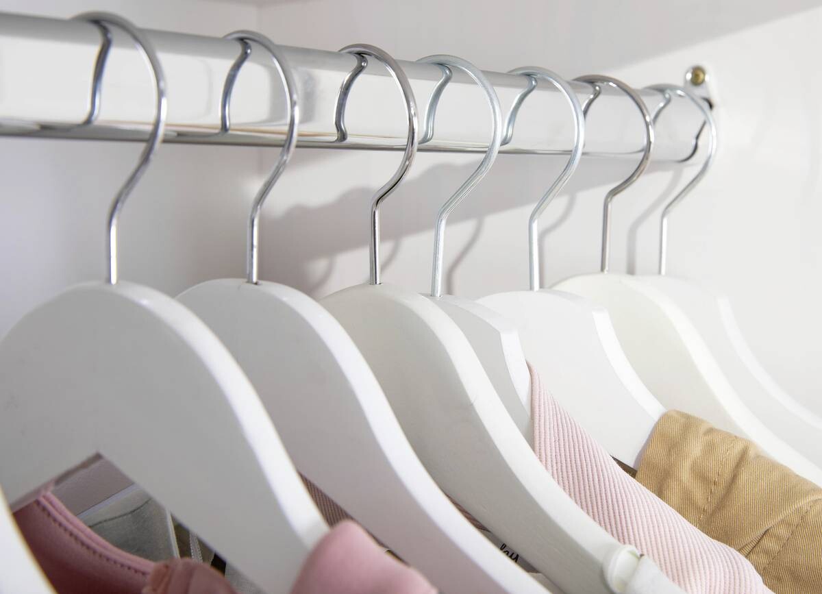 Kleiderschrank Isny weiß B/H/T: ca. 182x198x60 cm