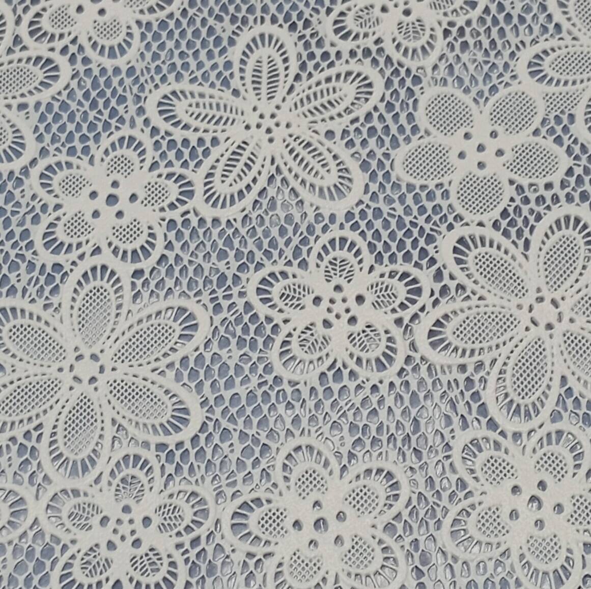 Abwaschbarer Tischbelag Flowers weiß 100% Polyvinylchlorid B: ca. 138 cm