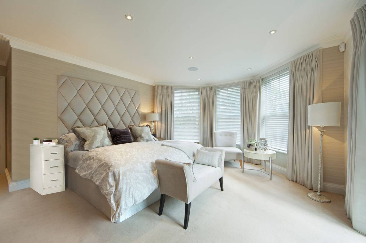 Nachtkonsole weiß B/H/T: ca. 35x68x38 cm