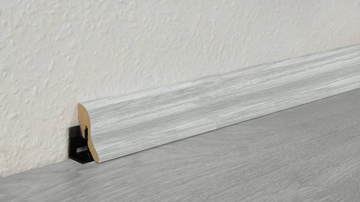 Sockelleiste L/B/H: ca. 250x2,2x4 cm pro Stück