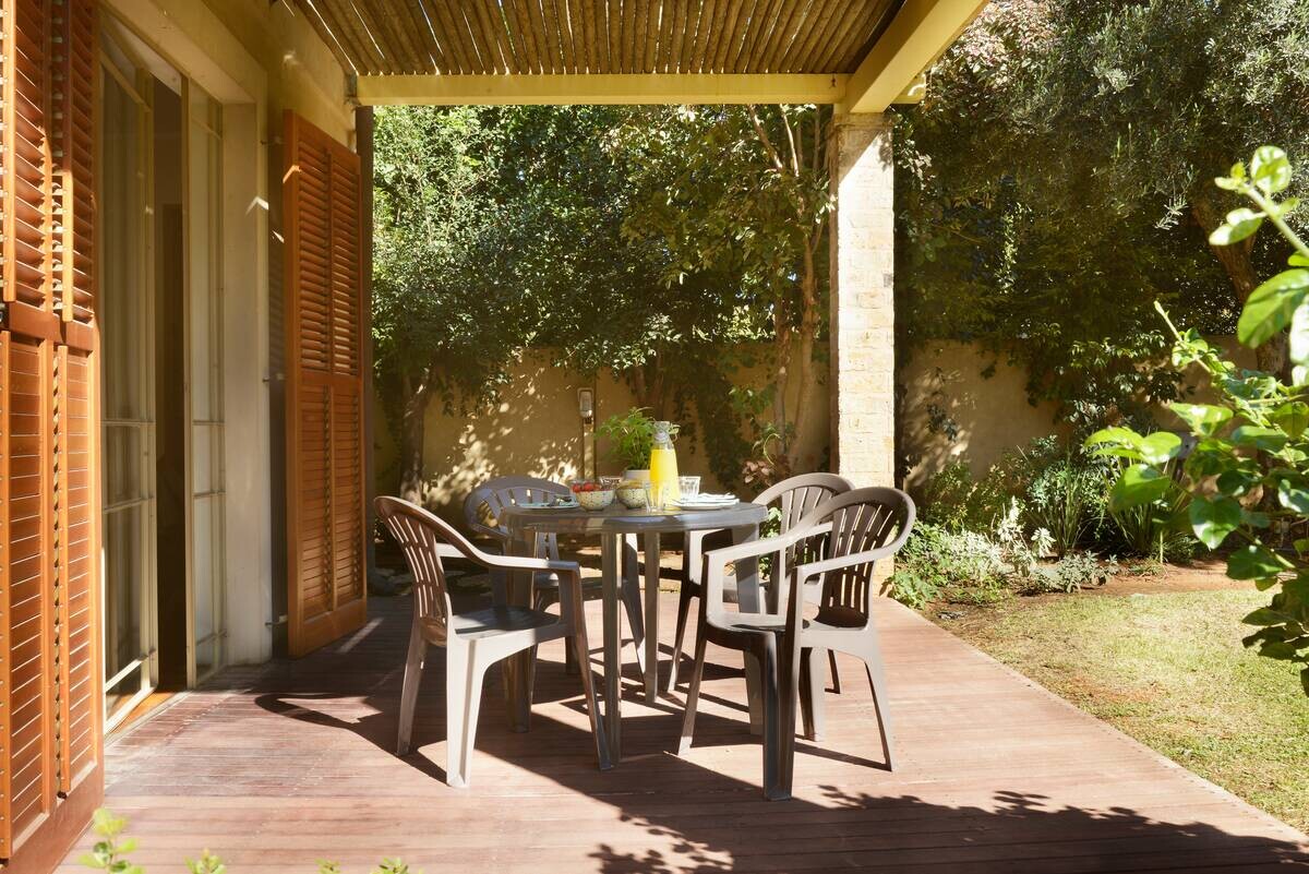 Jardin Gartentisch Lisa Cappuccino Kunststoff B/H/L: ca. 90x5,6x90 cm