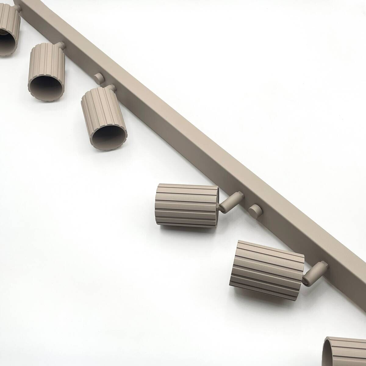 Lamkur Strahler Prisma beige Stahl B/H/L: ca. 6,5x16,5x117 cm 6 Brennstellen