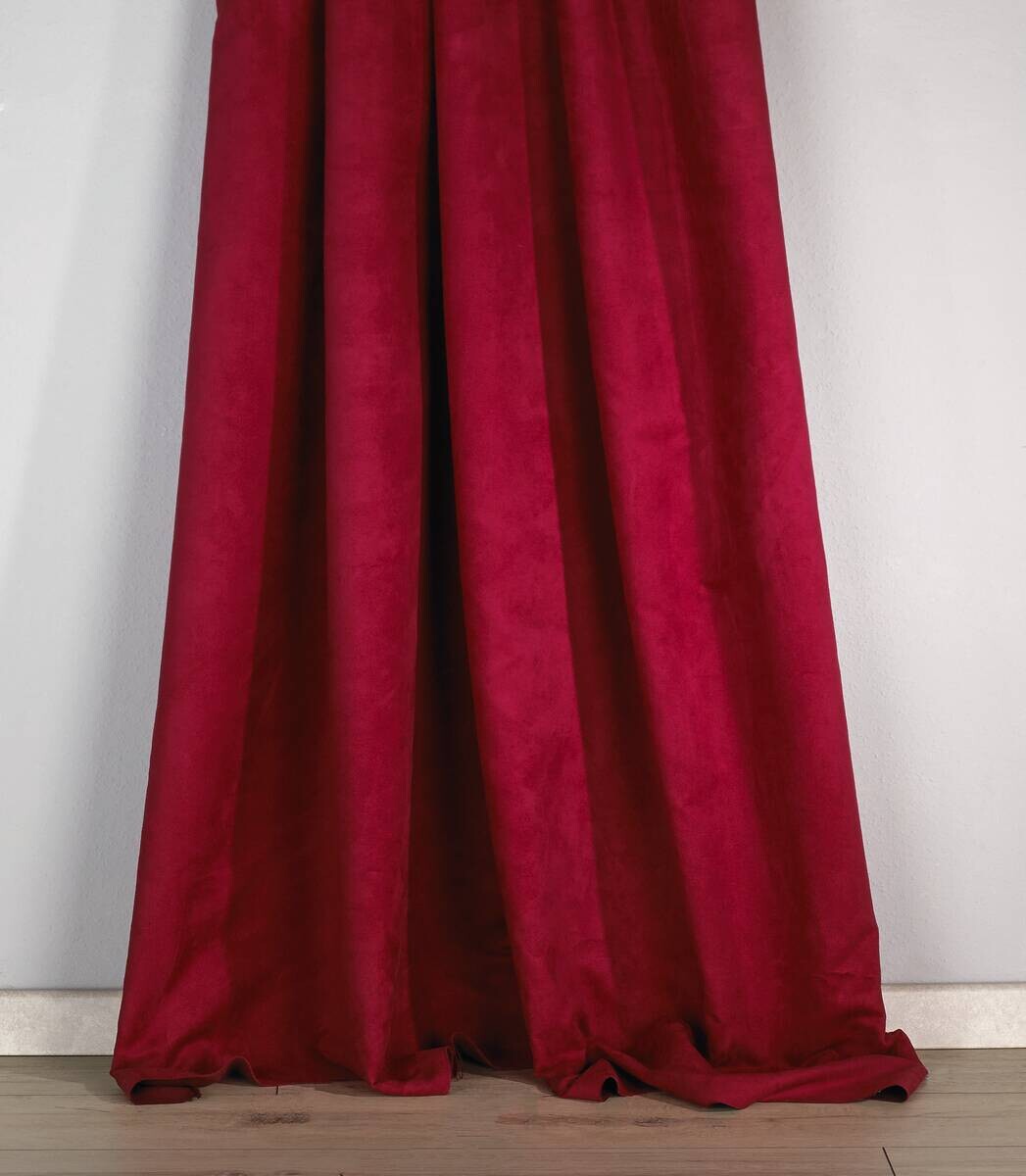 Dekostoff rot B: ca. 150 cm