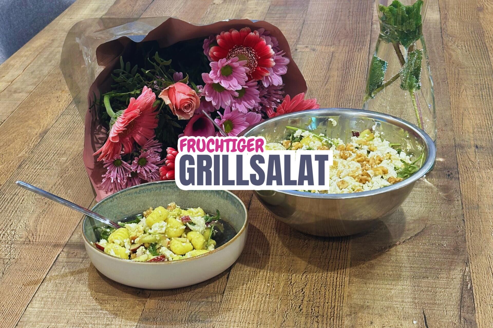 Titelbild zeigt einen fruchtigen Grillsalat