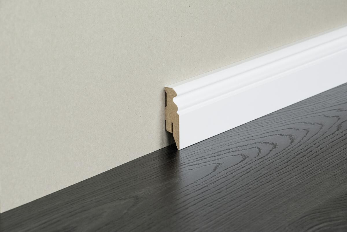 Sockelleiste L/B/H: ca. 250x1,6x5,8 cm pro Stück