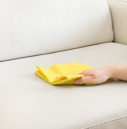 Sofas reinigen: Wie Sie Flecken entfernen | POCO Sofas reinigen: Wie Sie Flecken entfernen | POCO