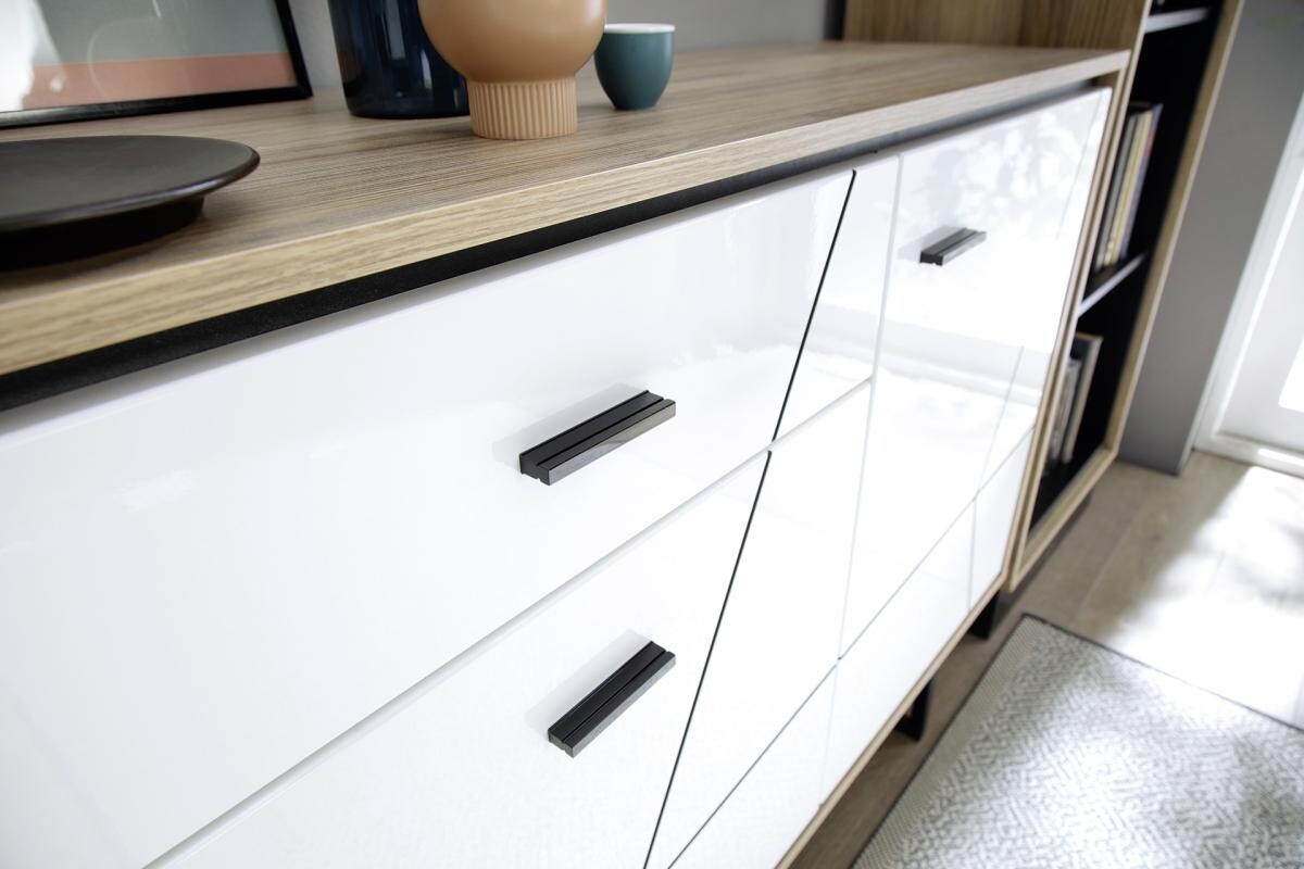 Sideboard Brolo Eiche Cleveland Nachbildung weiß Hochglanz schwarz B/H/T: ca. 167x90x40 cm
