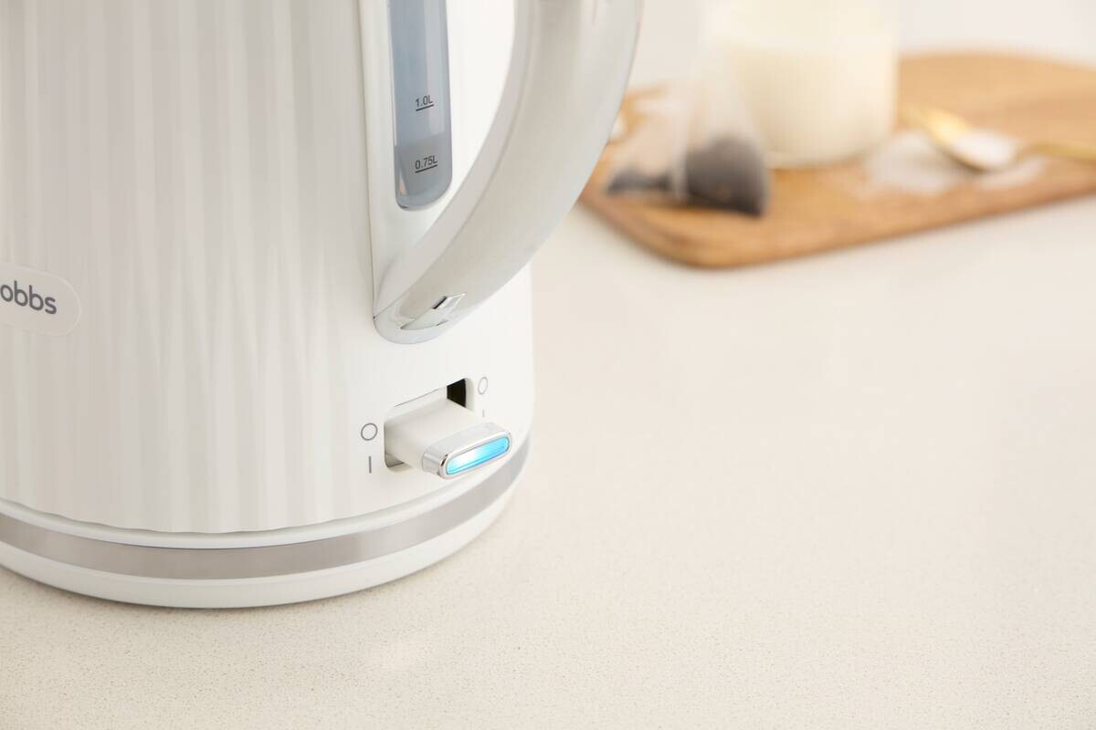 Russel Hobbs Wasserkocher 27360-70 weiß Kunststoff B/H/L: ca. 12,6x25,2x22,5 cm ca. 1,7 l