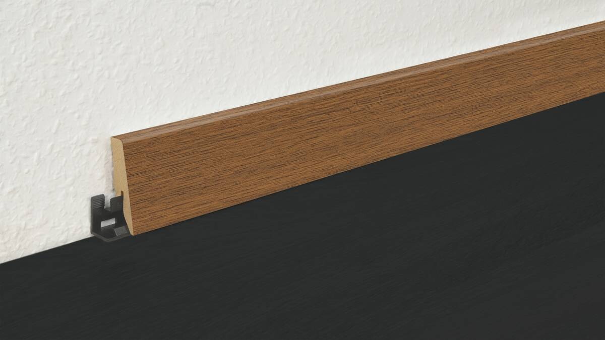 Sockelleiste L/B/H: ca. 250x1,8x5,8 cm pro Stück