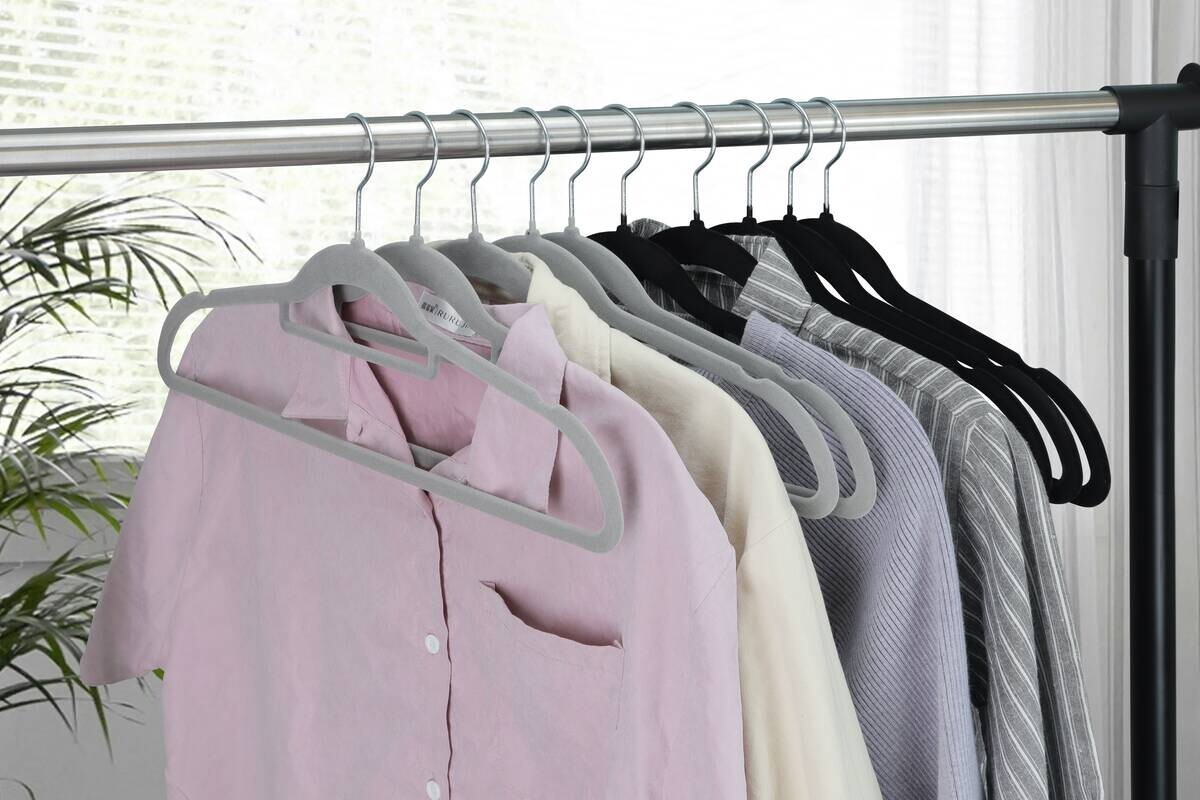 Kleiderbügel grau Kunststoff