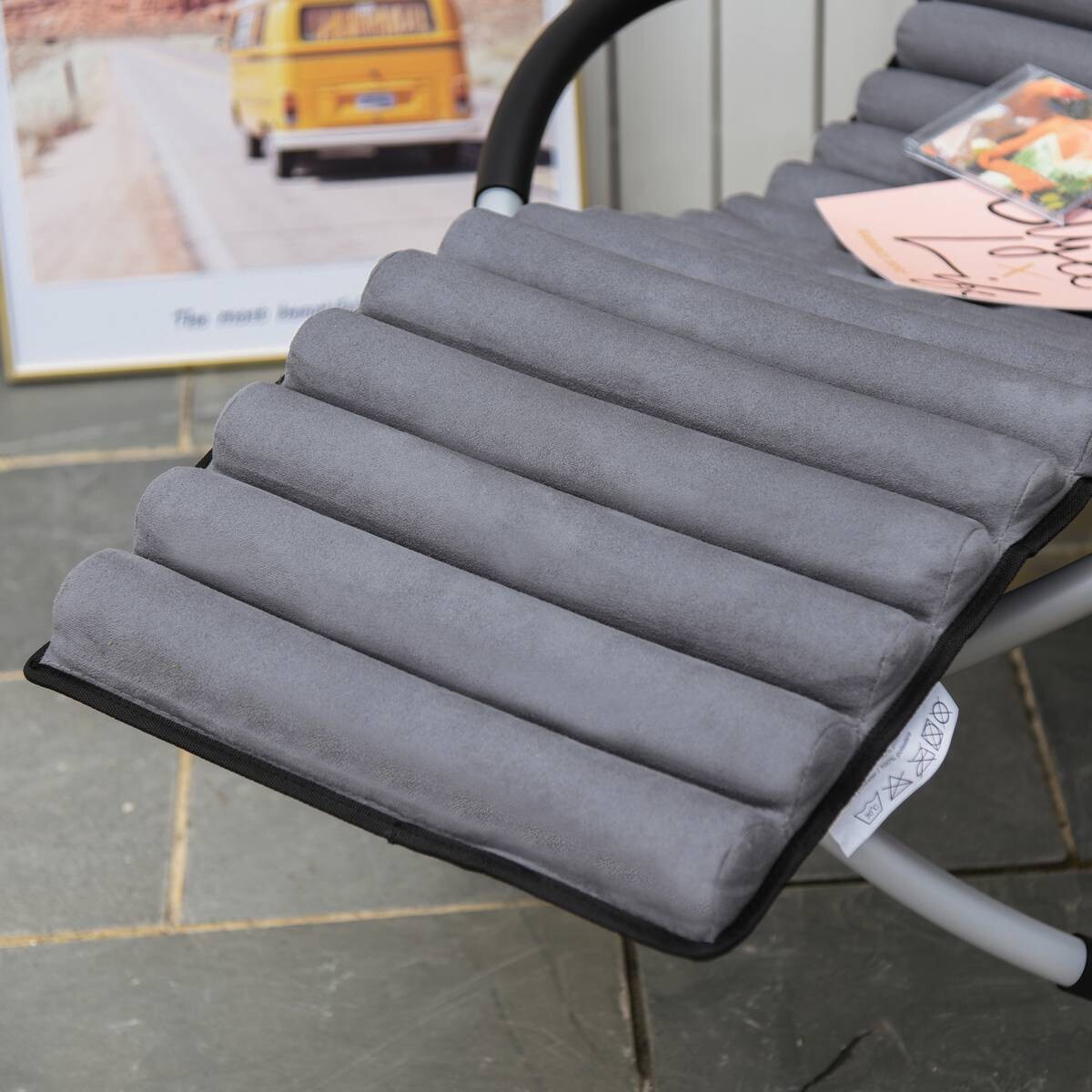 Outsunny Schaukelstuhl mit Kissen grau Metall B/H/L: ca. 74x86x145 cm