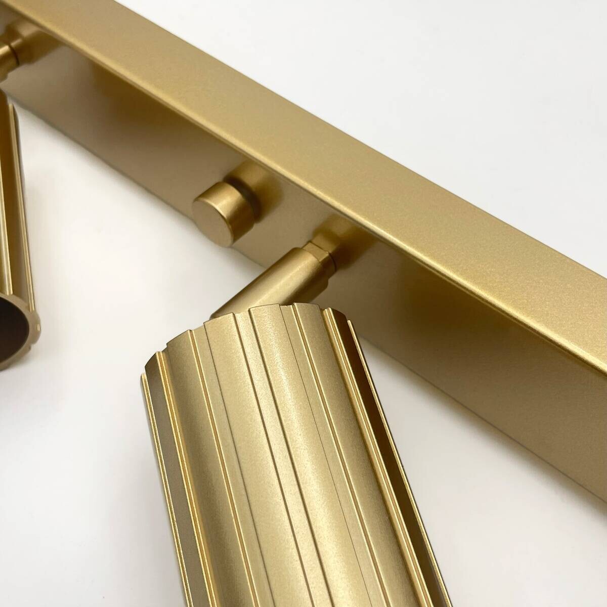 Lamkur Strahler Prisma gold Stahl B/H/L: ca. 6,5x16,5x117 cm 6 Brennstellen