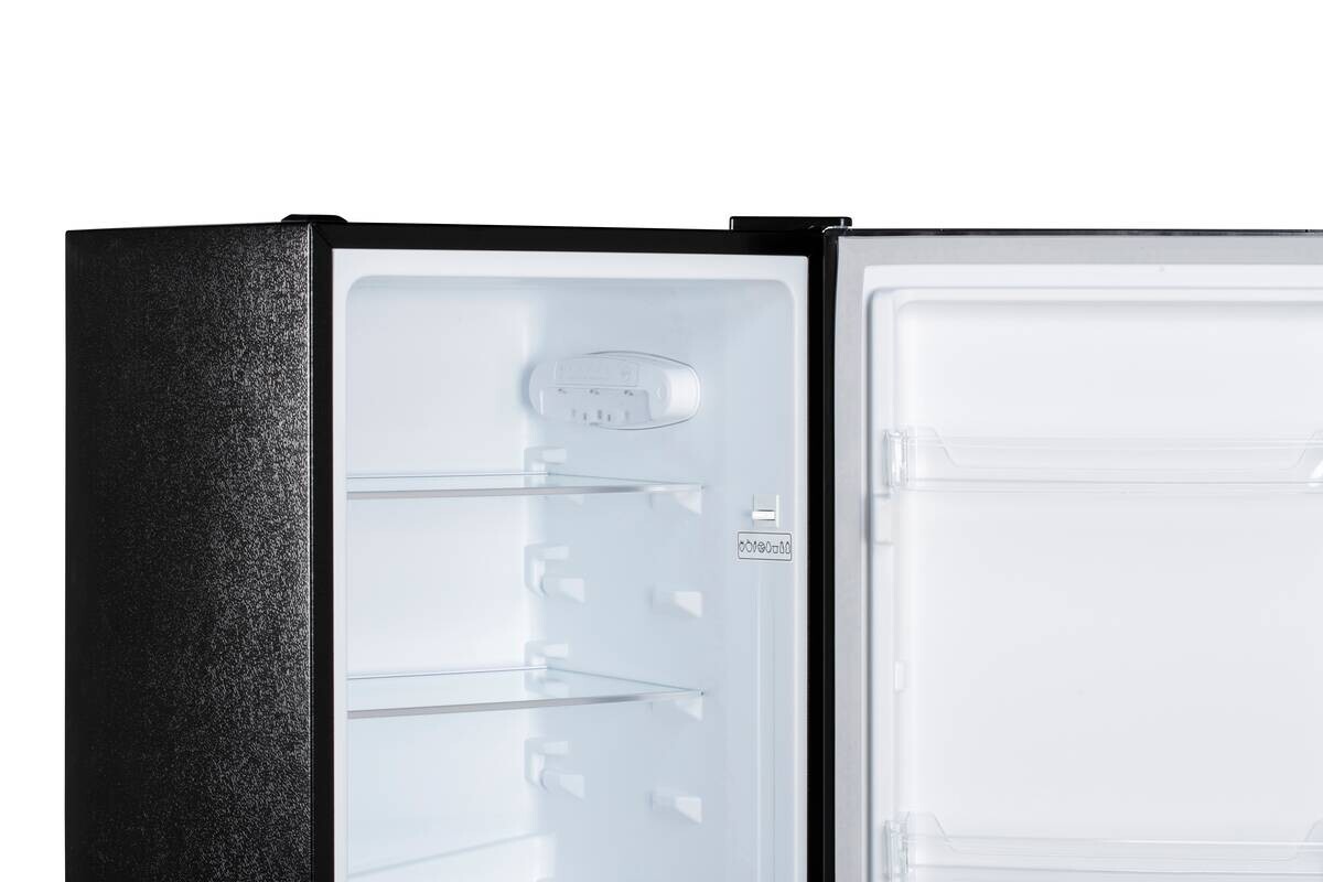 POCOline Kühl-/Gefrierkombination KGK 144-157 CDIX EEK: C Spektrum: A bis G Kühlen: 109 Gefrieren: 48 39dB dark Inox B/H/T: ca. 47x144x50 cm