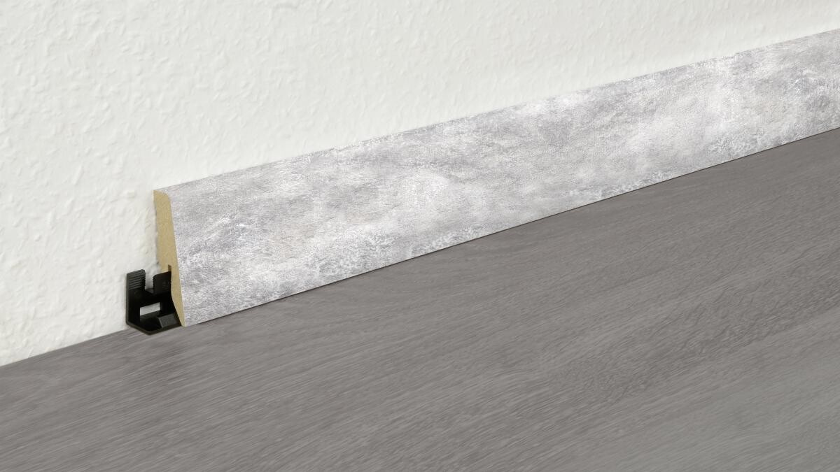 Sockelleiste L/B/H: ca. 250x1,8x5,8 cm pro Stück