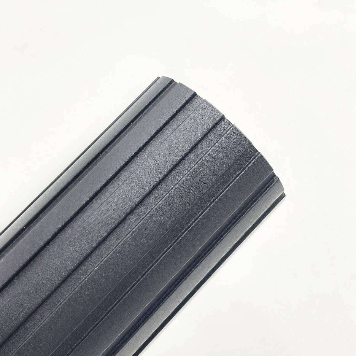 Lamkur Strahler Prisma schwarz Stahl B/H/L: ca. 6,5x16,5x81 cm 4 Brennstellen
