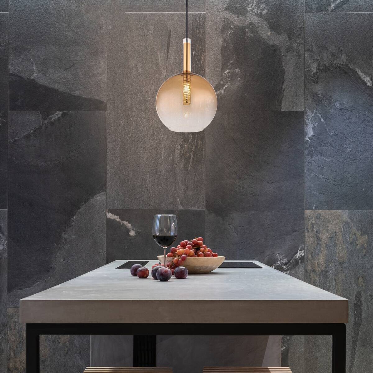 GLOBO Pendelleuchte amber schwarz Metall Glas H/D: ca. 120x18 cm G9 1 Brennstellen