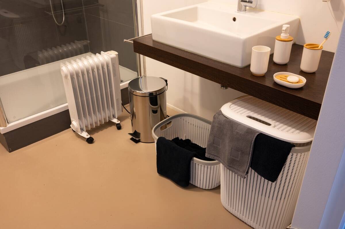 Ölradiator weiß Metall B/H/T: ca. 40x55x23,5 cm ca. 2000 W