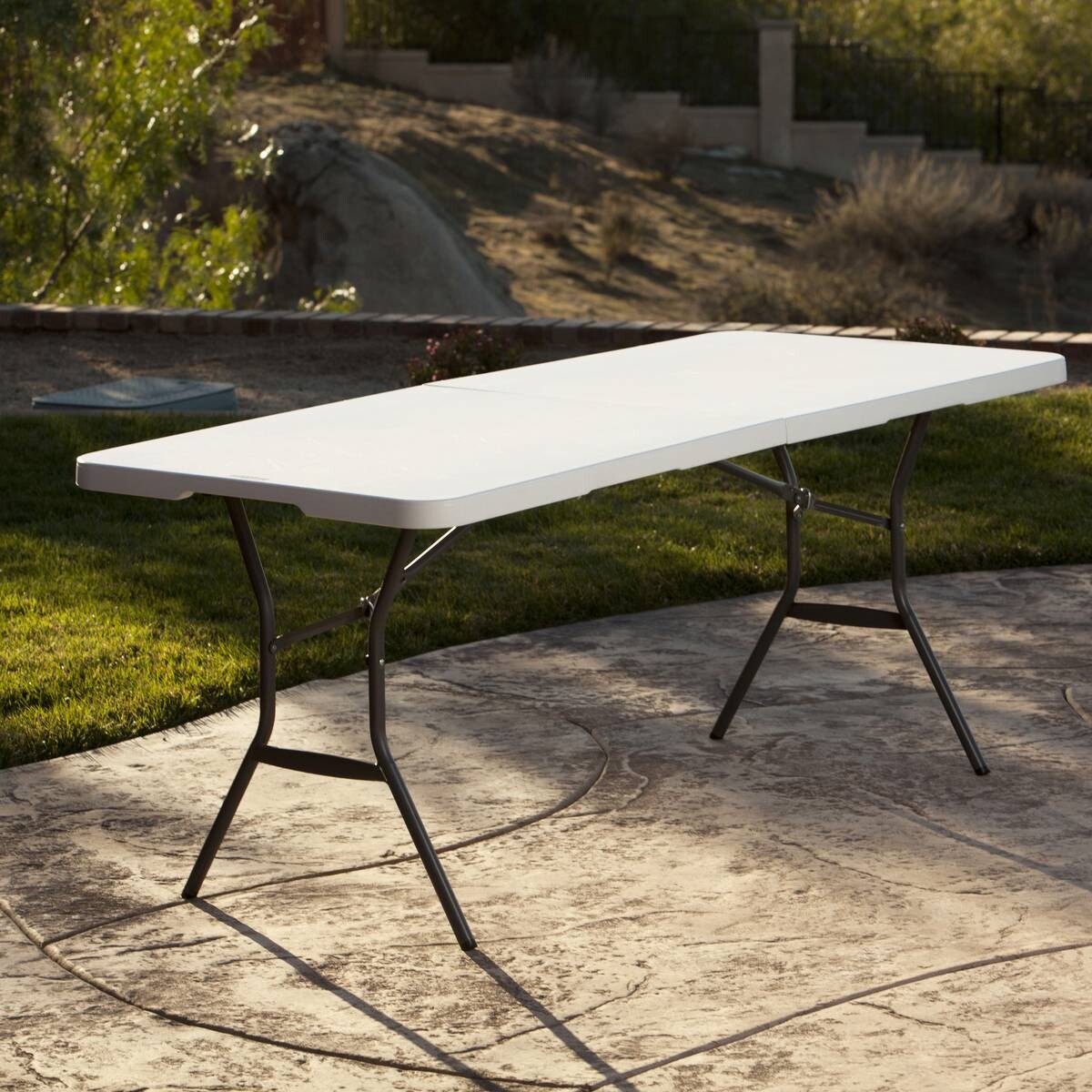Lifetime Falt-Tisch weiß Kunststoff B/H/L: ca. 76x74x182 cm