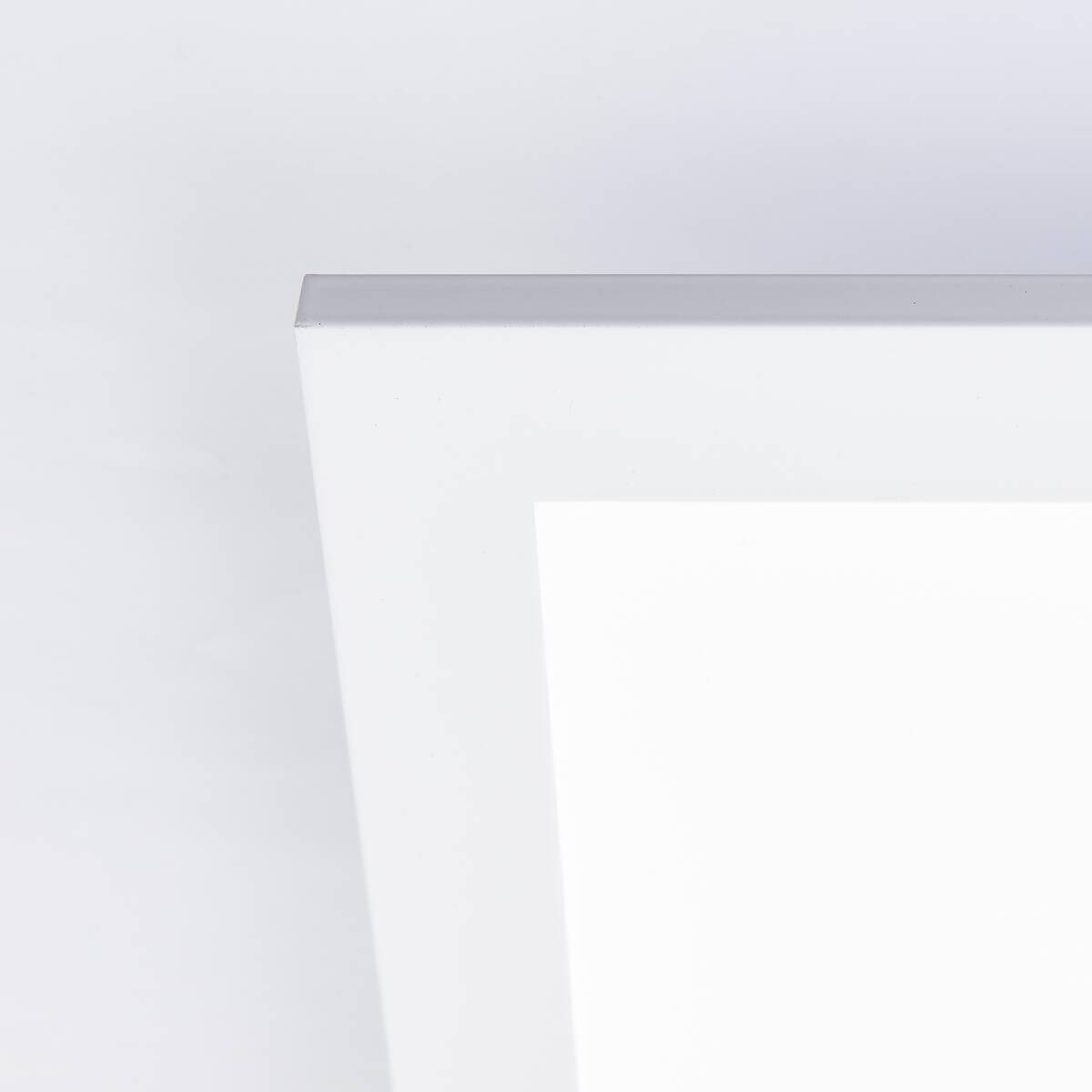 Brilliant LED-Deckenleuchte Briston weiß Metall Kunststoff B/H/L: ca. 63x7,5x63 cm