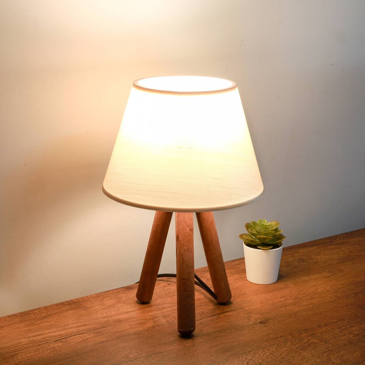 Opviq Tischleuchte creme Stoff Holz B/H/L: ca. 22x30x22 cm E27 1 Brennstellen