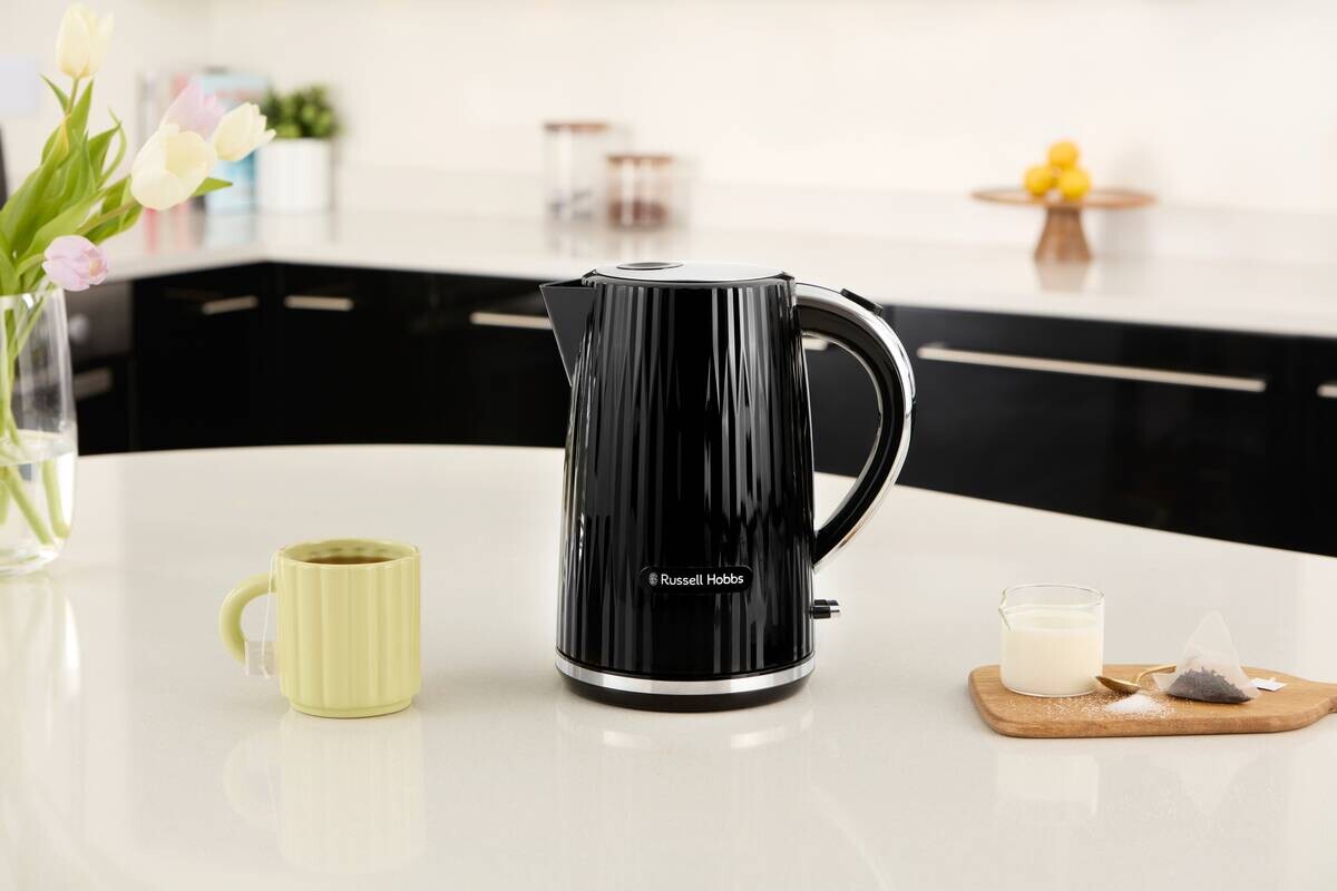 Russel Hobbs Wasserkocher 27361-70 schwarz Kunststoff B/H/L: ca. 12,6x25,2x22,5 cm ca. 1,7 l