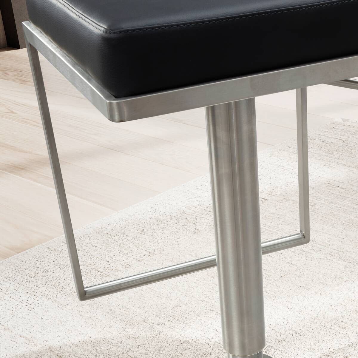 Barhocker schwarz Kunstleder B/H/T: ca. 38x91x39 cm