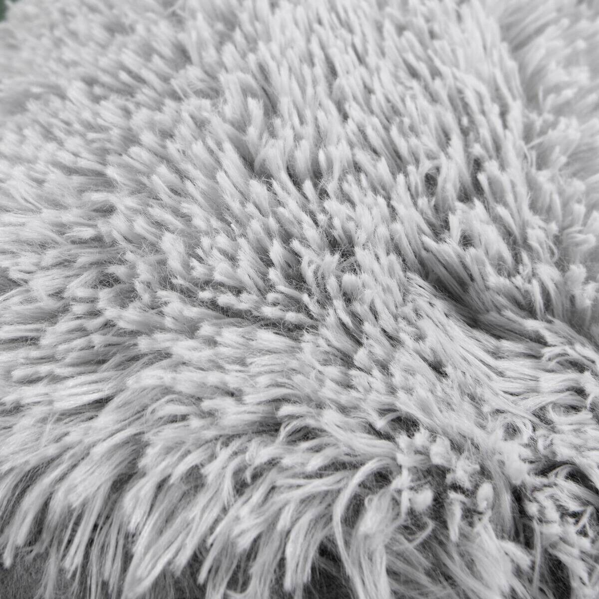 Badematte silber Oberseite: 100% Polyester Unterseite: 100% Polyvinylchlorid Füllung: 100% Polyurethan B/L: ca. 70x120 cm