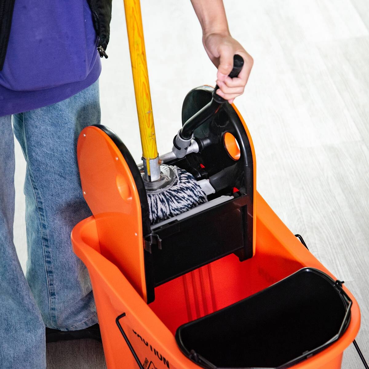 HOMCOM Putzwagen schwarz Kunststoff B/H/T: ca. 54x91,5x41 cm