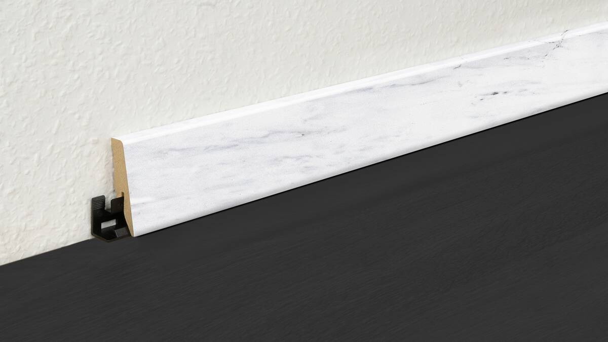 Sockelleiste L/B/H: ca. 250x1,8x5,8 cm pro Stück