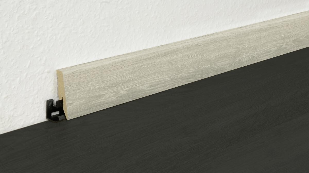 Sockelleiste L/B/H: ca. 250x1,8x5,8 cm pro Stück