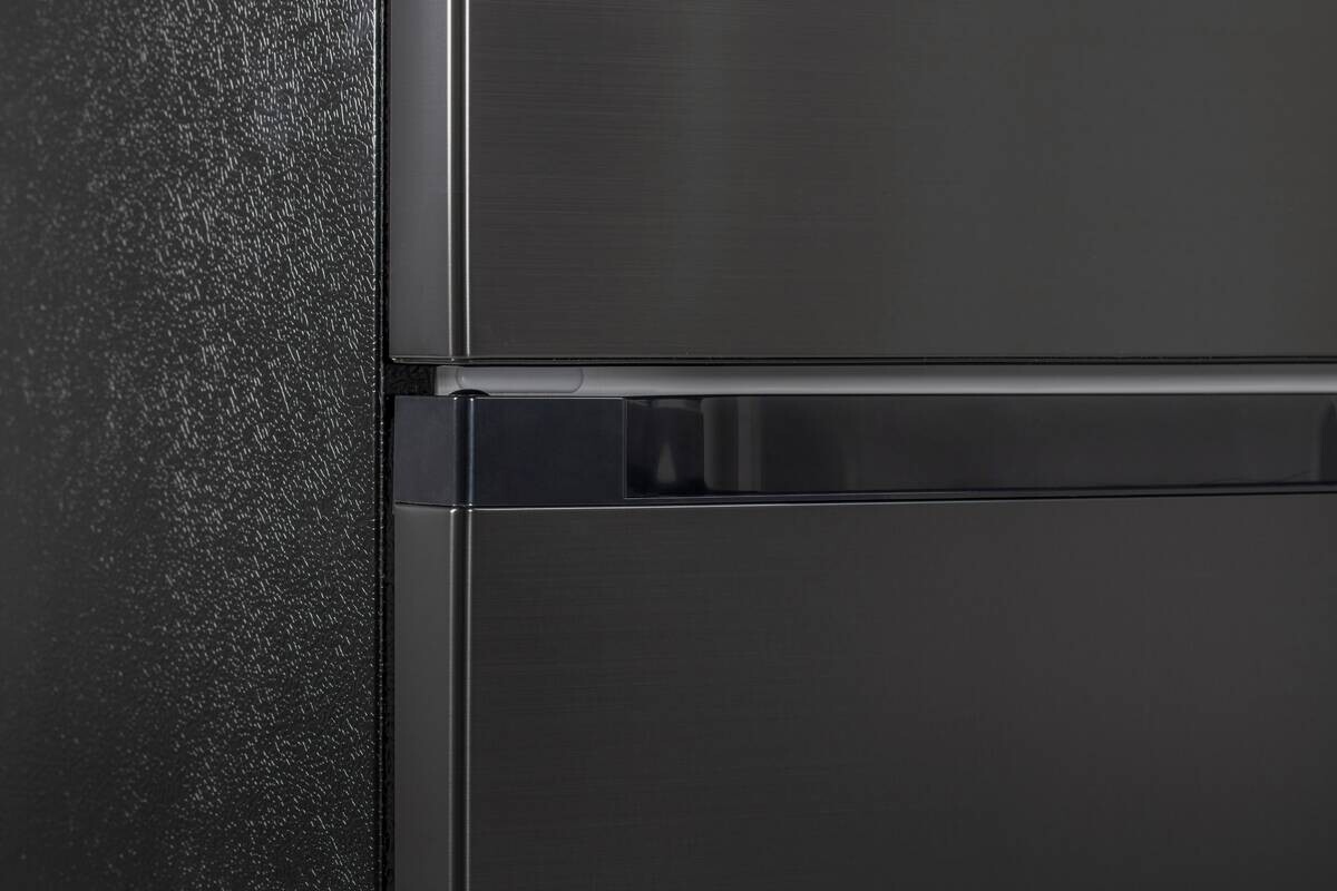 POCOline Kühl-/Gefrierkombination KGK 144-157 CDIX EEK: C Spektrum: A bis G Kühlen: 109 Gefrieren: 48 39dB dark Inox B/H/T: ca. 47x144x50 cm