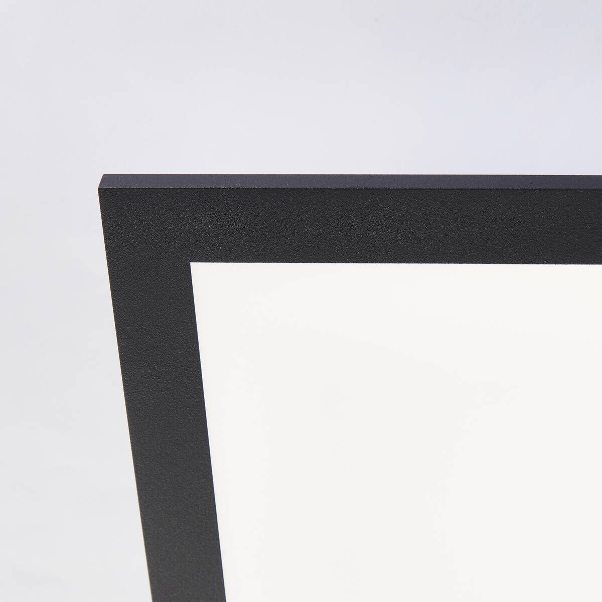 Brilliant LED-Deckenleuchte Briston schwarz Metall Kunststoff B/H/L: ca. 83,5x7,5x43,5 cm