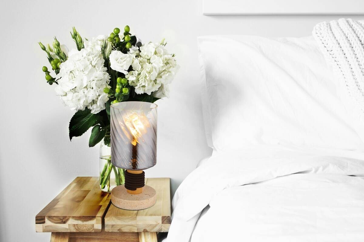 GLOBO Tischleuchte travertinbraun Rauch Glas Holz Beton H/D: ca. 25,4x12 cm E27 1 Brennstellen