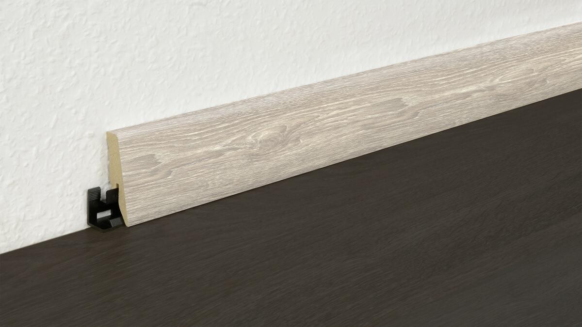 Sockelleiste L/B/H: ca. 250x1,8x5,8 cm pro Stück