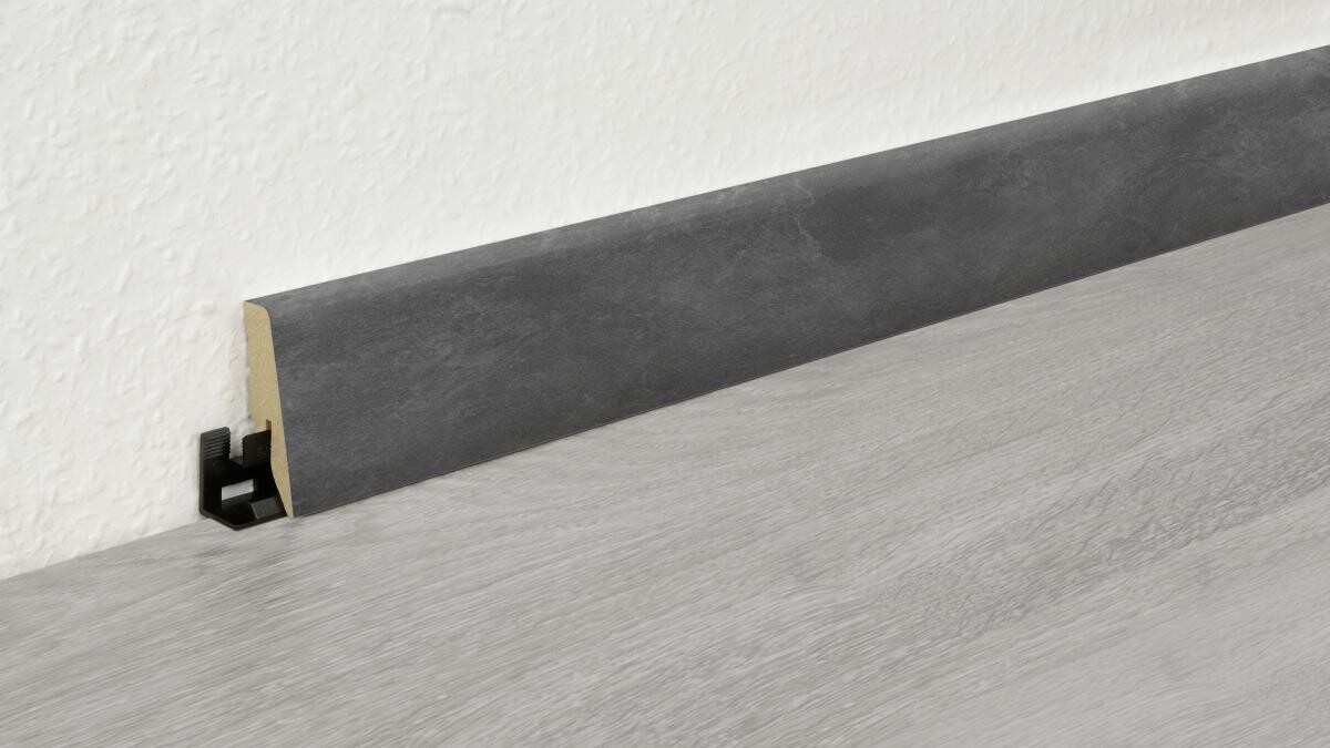 Sockelleiste L/B/H: ca. 250x1,8x5,8 cm pro Stück